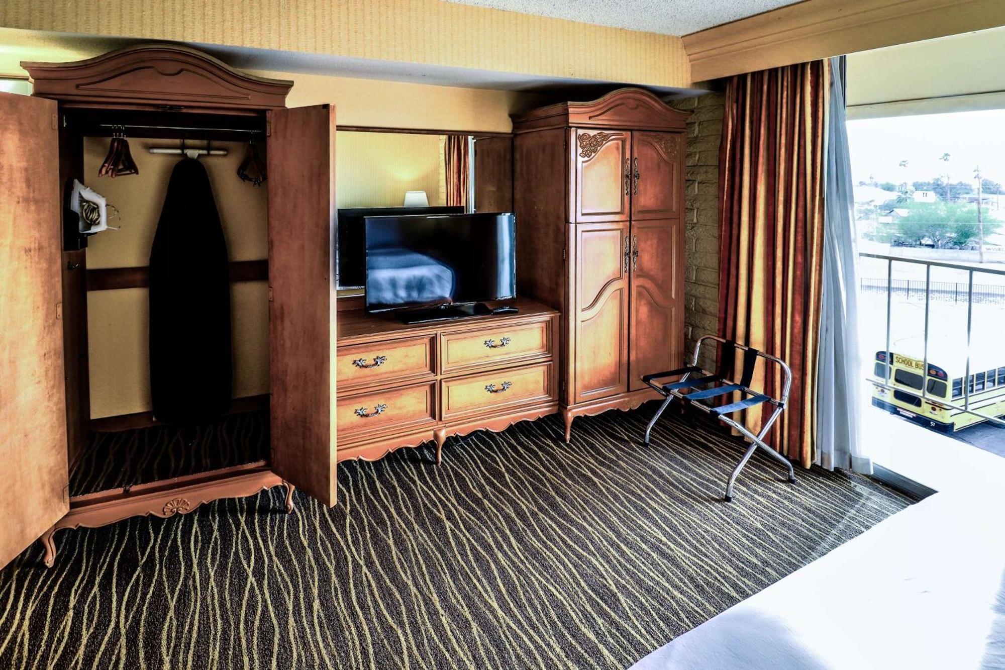 6 Phoenix, Az - Sky Harbor Hotel 4*